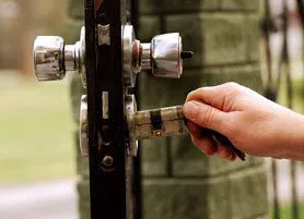 Golden Locksmith Services Tampa, FL 813-703-8694 - 13-Re-Key-Locks