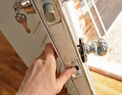 Golden Locksmith Services Tampa, FL 813-703-8694 - 7-Lock-Changing