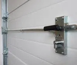 Golden Locksmith Services Tampa, FL 813-703-8694 - 9-Garage-Door-Locks